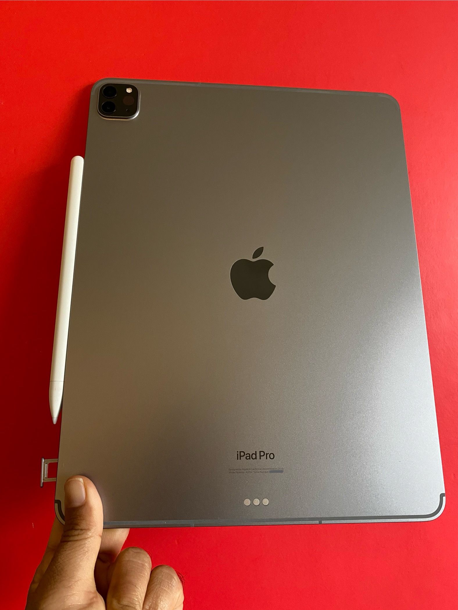 256GB Apple IPad Pro 12.9” 6th Generation (2022 Model / M2 chip ) WiFi + cellular (5G Unlocked) with keyboard, pen & Accessories (512GB $999)