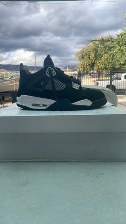 Jordan 4 white thunders size 8.5 read description
