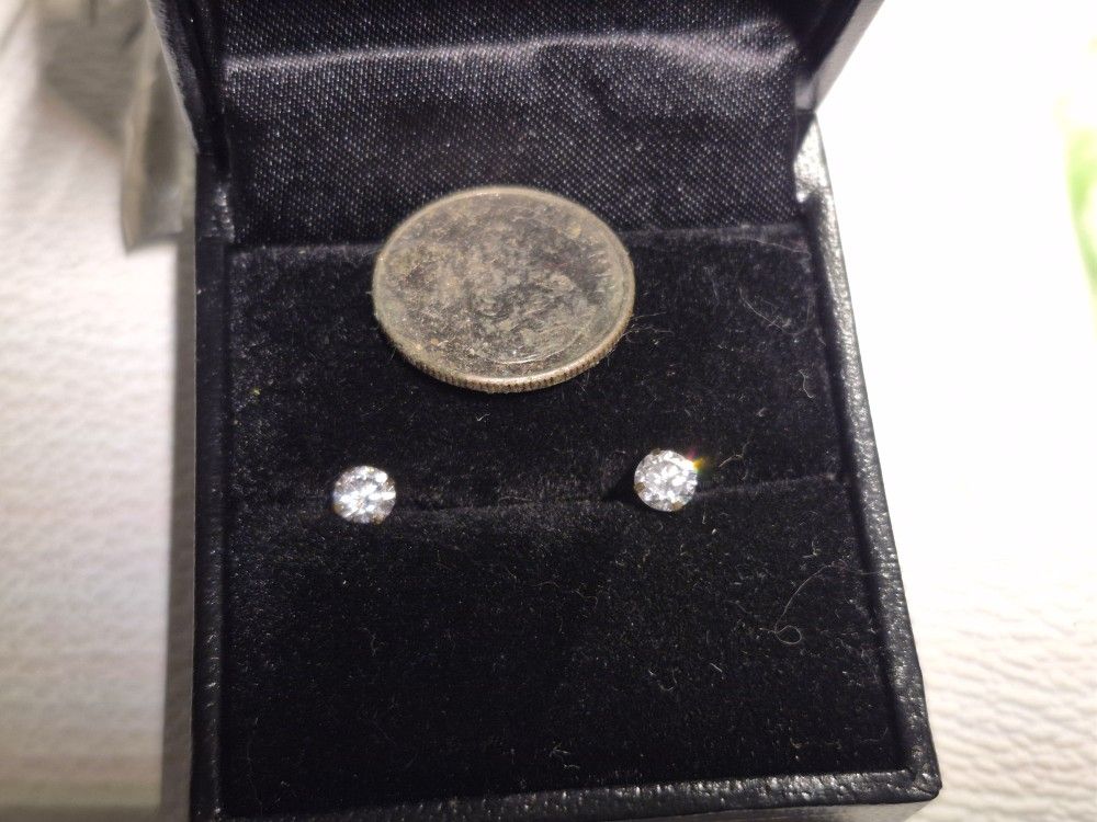 10kt Yellow Gold 3mm White Topaz Studs