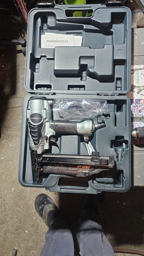 Metabo Hpt Finish Nailer 2 1/2