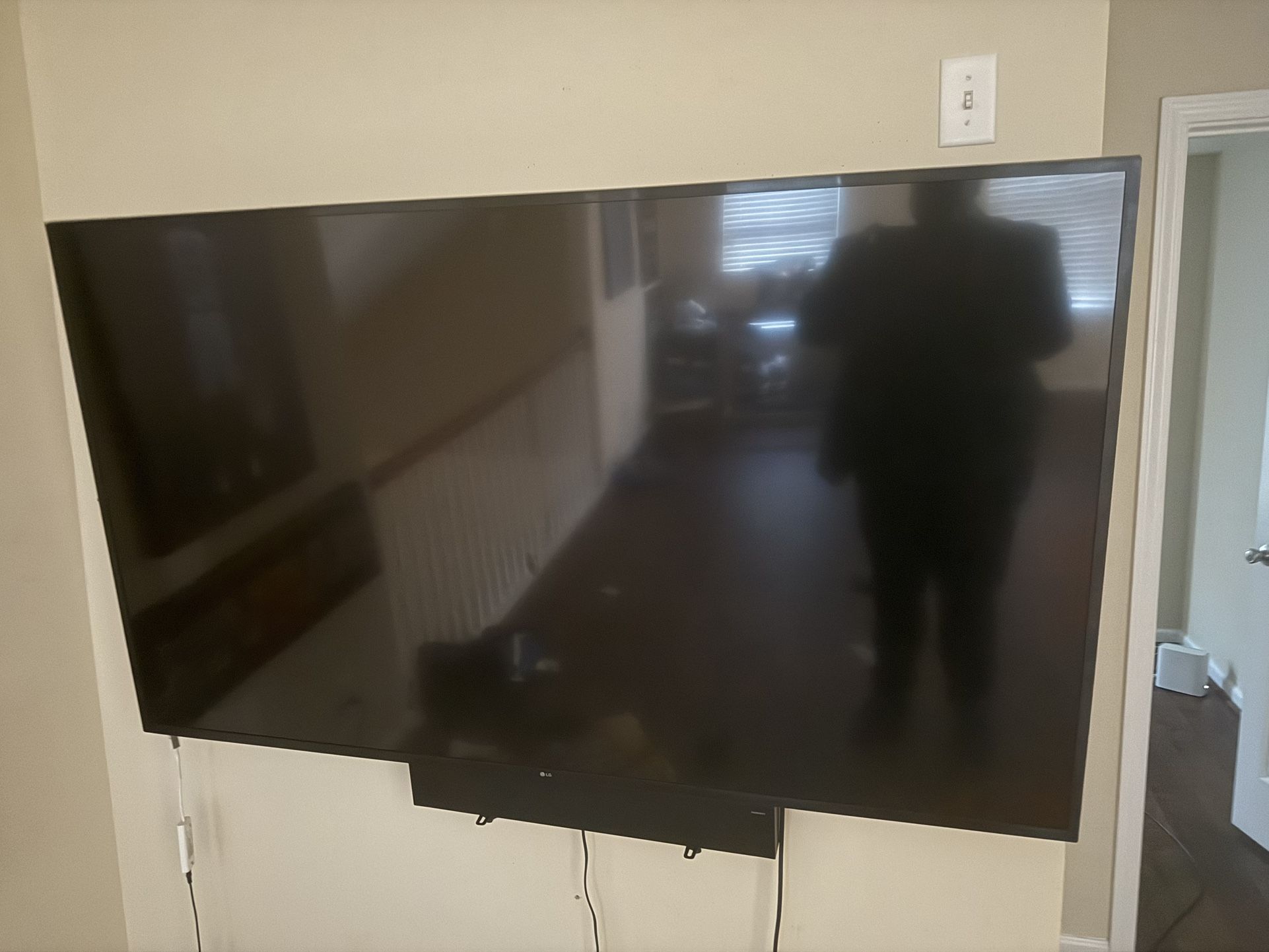 LG 75" Class 4K UHD 2160P webOS Smart TV - 75UQ7070ZUD