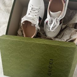 Women’s authentic Gucci Shoes 