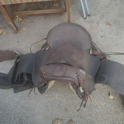 2 Horse Saddles 🐎🐴