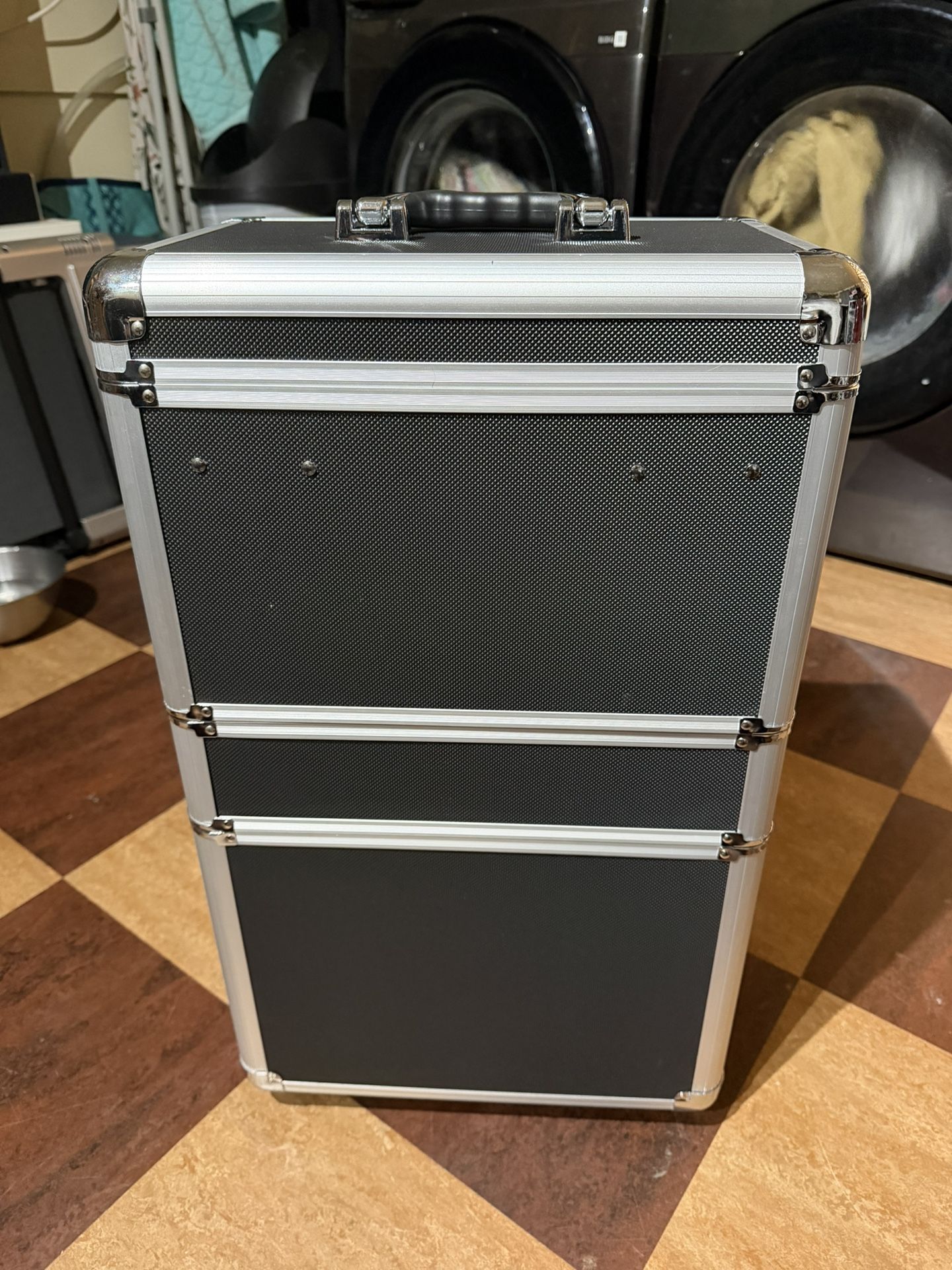 Brand New Beauty Rolling Case