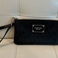 Michael Kors Signature Wristlet