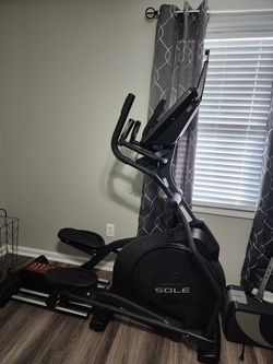 Sole E25 Elliptical in Good Condition with Adjustable Incline - Lincolnton, NC