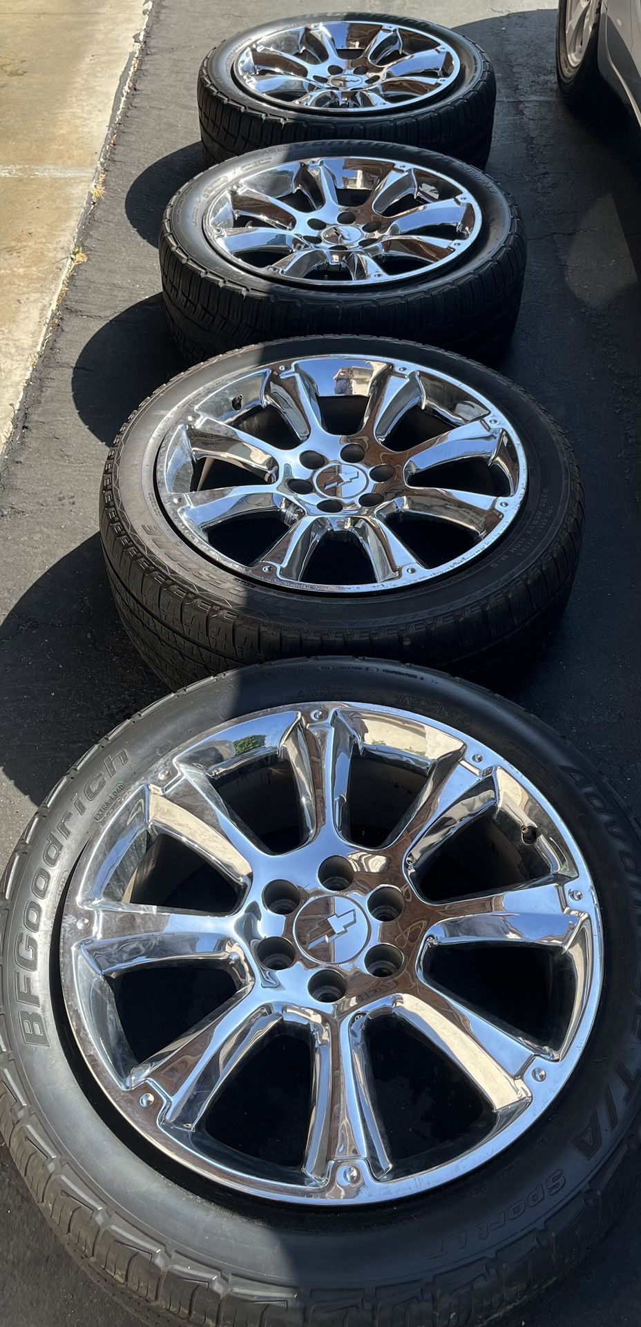 Set of 4 Chevy Silverado suburban 22” OEM chrome rims wheels tires GMC sierra Yukon Denali