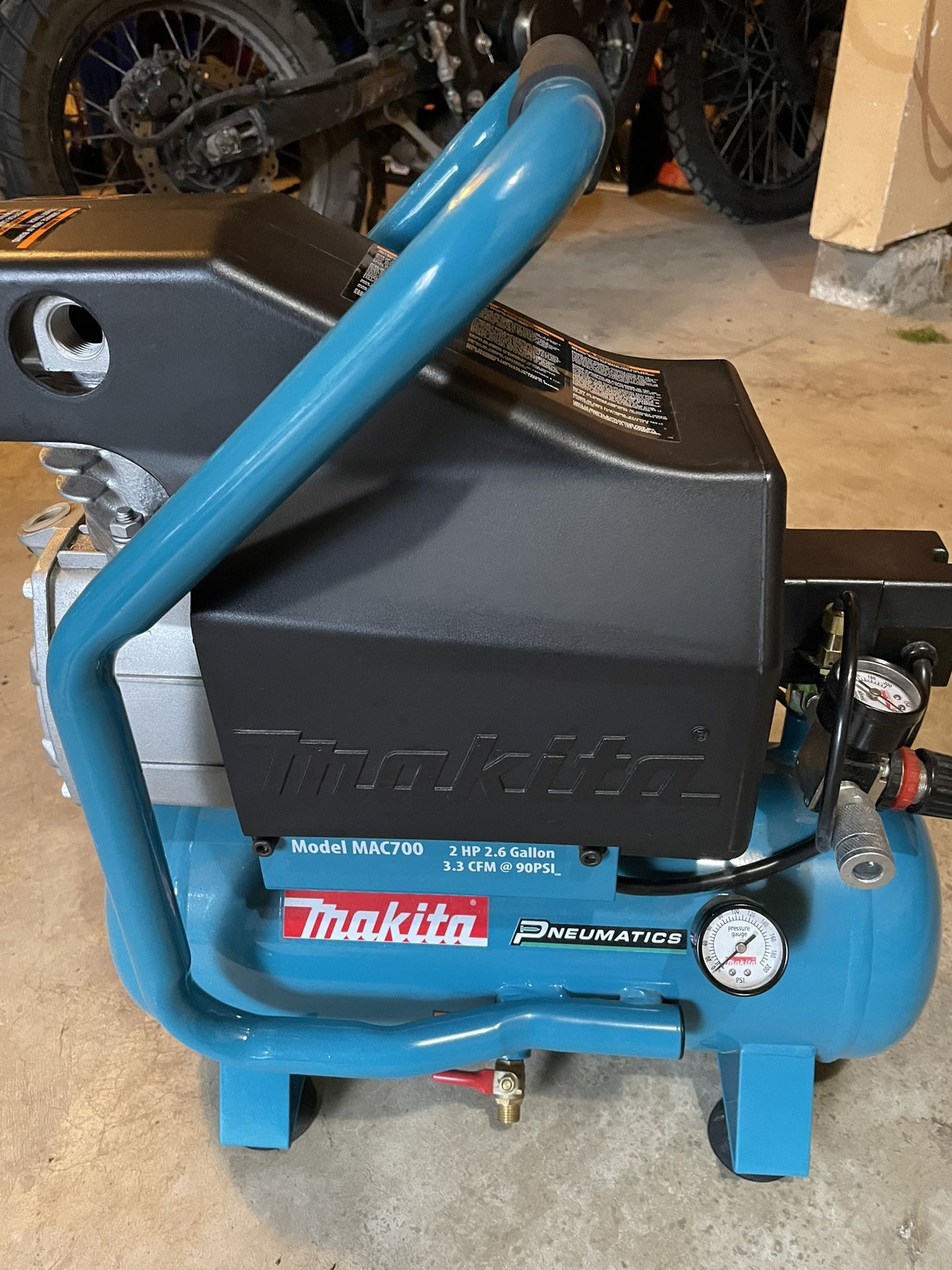Makita MAC700 2hp Air Compressor. 90psi