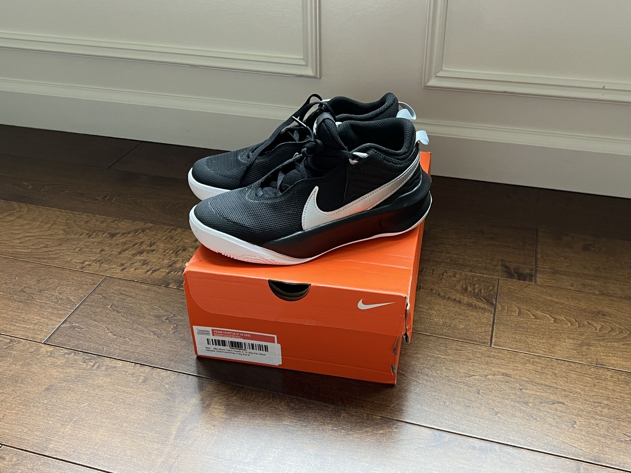 Nike Kids' Team Hustle D 10 Running Shoes