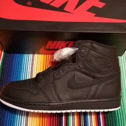 Retro 1 Perforated Black