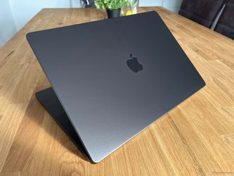 Macbook Pro 2024 16" Space Black 1TB M3 MAX with Box and Apple Care