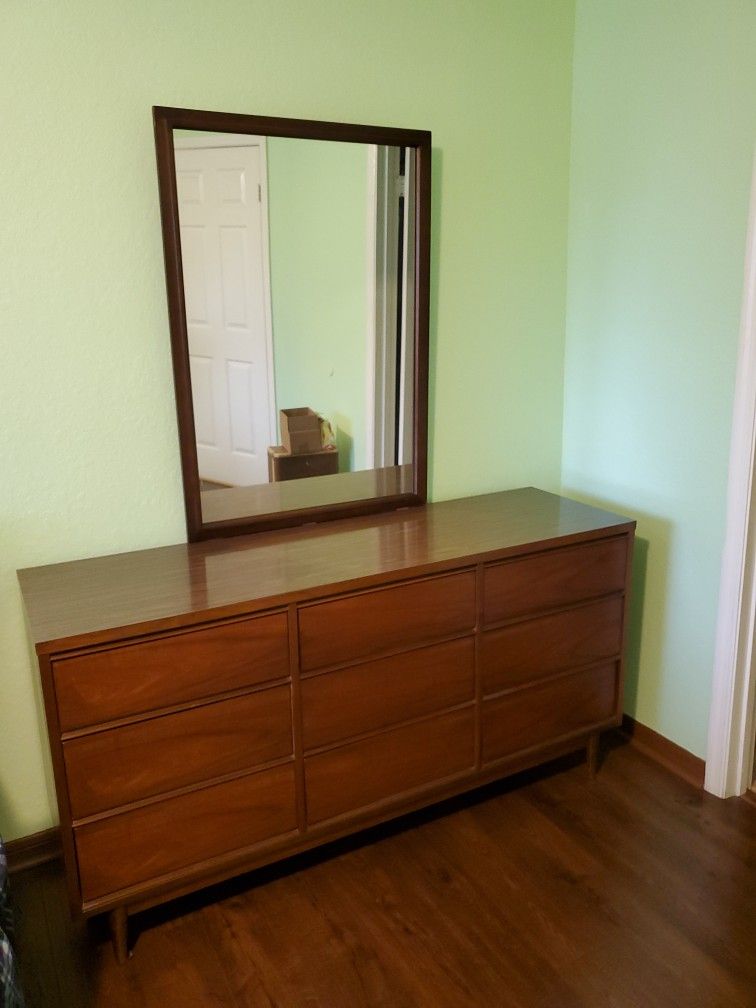 Vintage Broyhill Dresser Mirror MCM Formica Top Walnut Queen Bedroom Set
