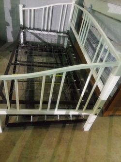 White twin trundle bed