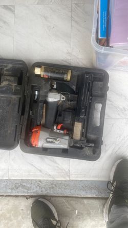Pneumatic stapler