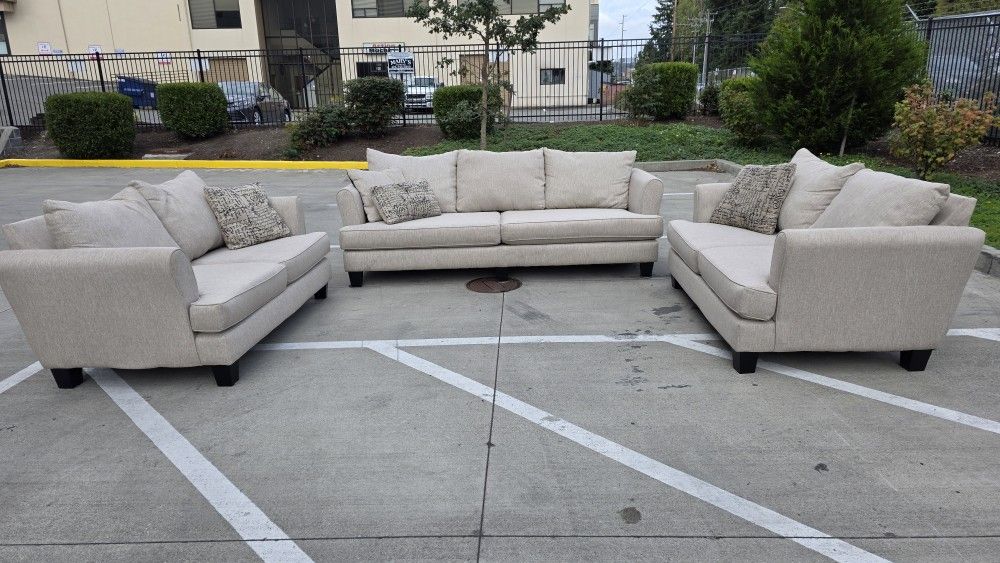 Beige 3pc Furniture Set Sofa And Two Love Seats - Great Condition - Delivery Available