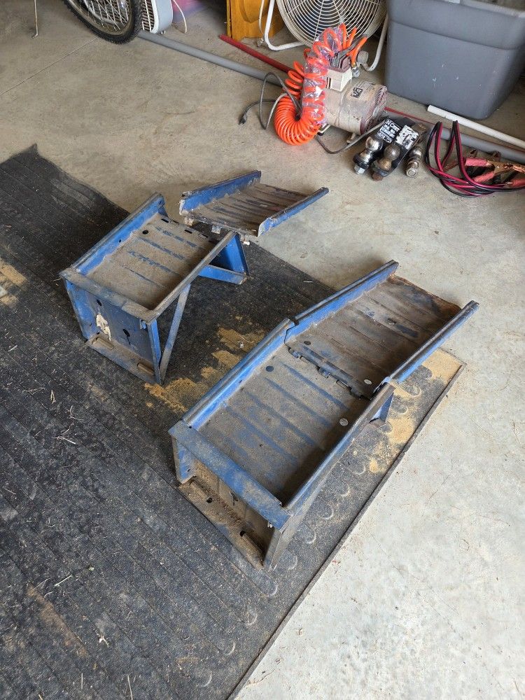 Convertible car ramps.