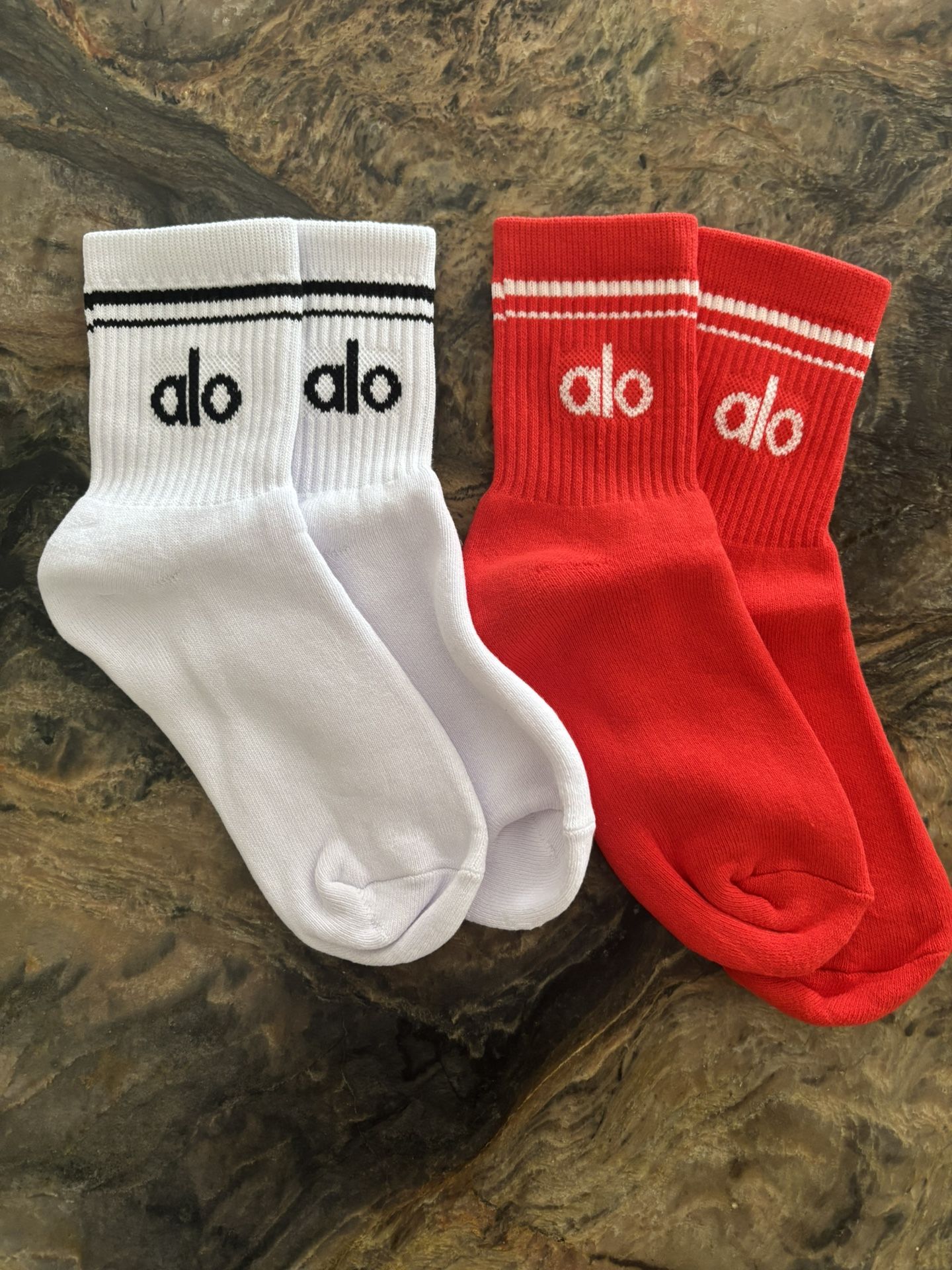 2 Pack Alo Yoga Unisex Throwback Ankle Socks