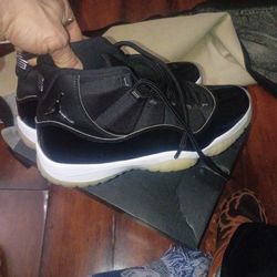Jordan 11 Size 10 And 1/2 Black