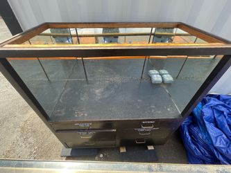 Free Retail Display Counter with Mirror Back & Drawers