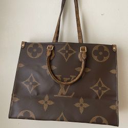  Louis Vuitton Giant Monogram OnTheGo 