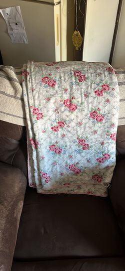 Vintage Quilted Roses Quilt!!! Full Size!!