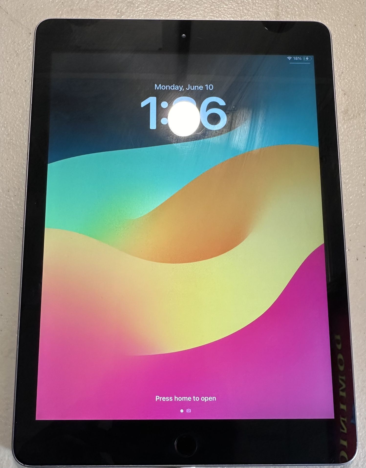 Apple iPad 6th Gen 32GB WiFi 9.7”