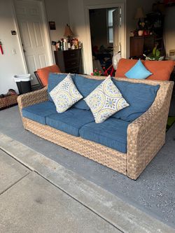 Wicker large otdoor couch