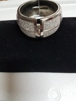 Elegant Ladies Bracelet