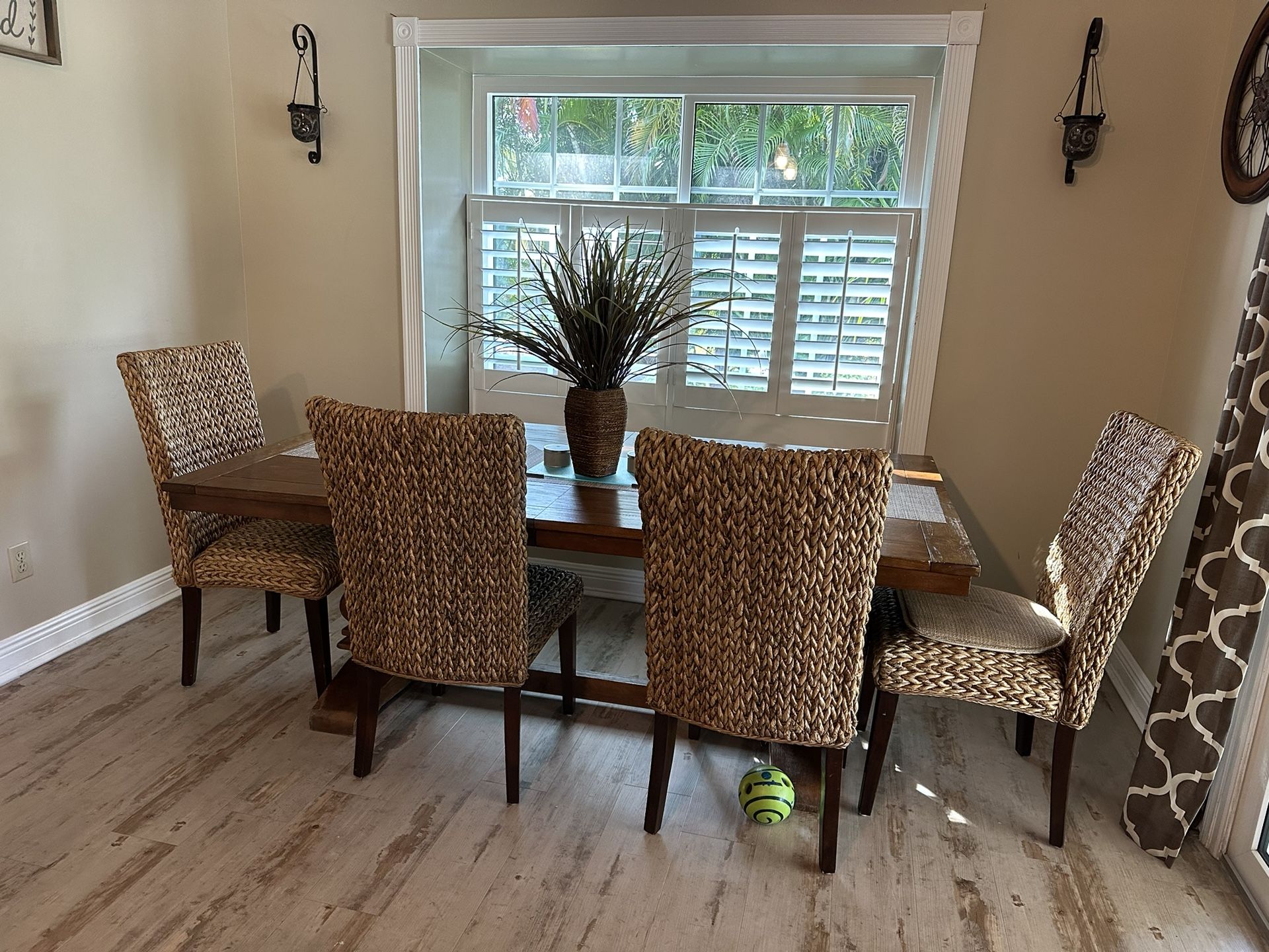 Kitchen Table With 4 chairs