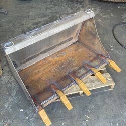 Mini SkidsteerBucket 42” New is