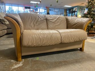 EKORNES Scandinavian Style Manhattan Cream Loveseat