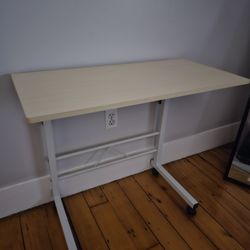 Adjustable desk