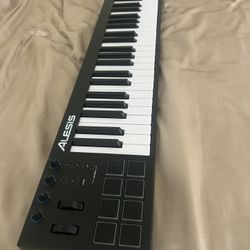 Alesis Piano V61 Midi Keyboard 
