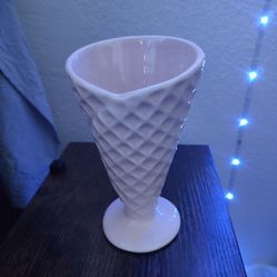 Pink waffle cone cup stands 6 in"