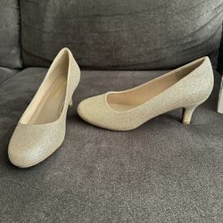 Women’s Gold Heels