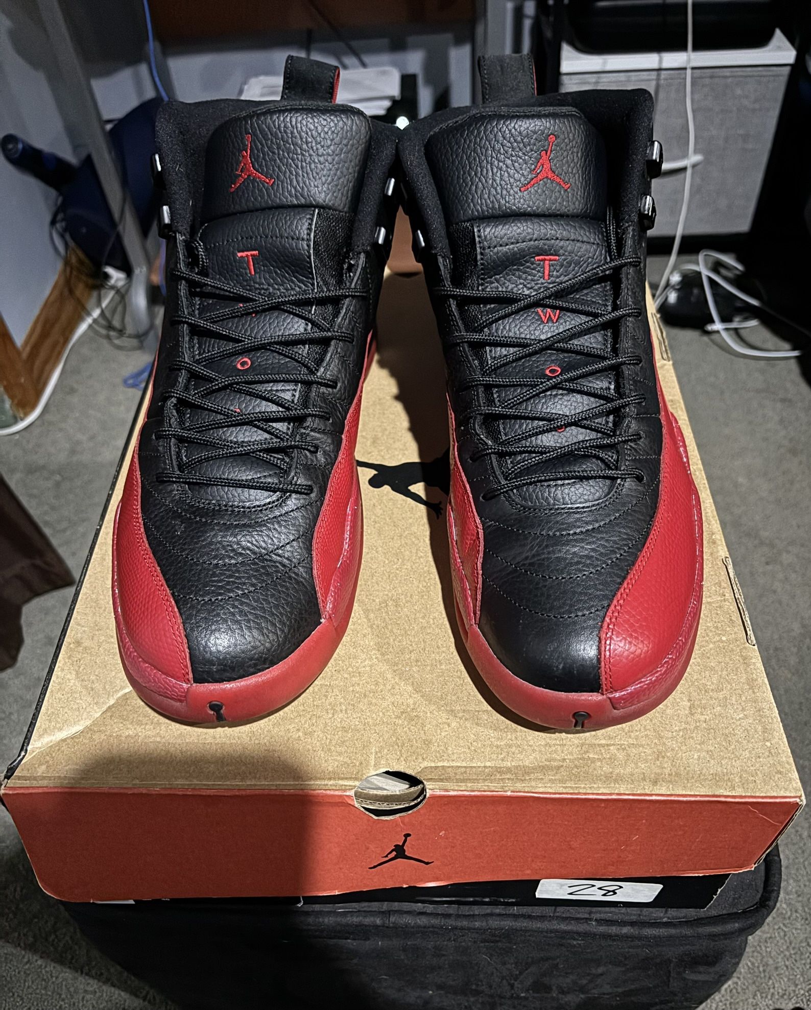 Jordan 12 Flu game size 13 