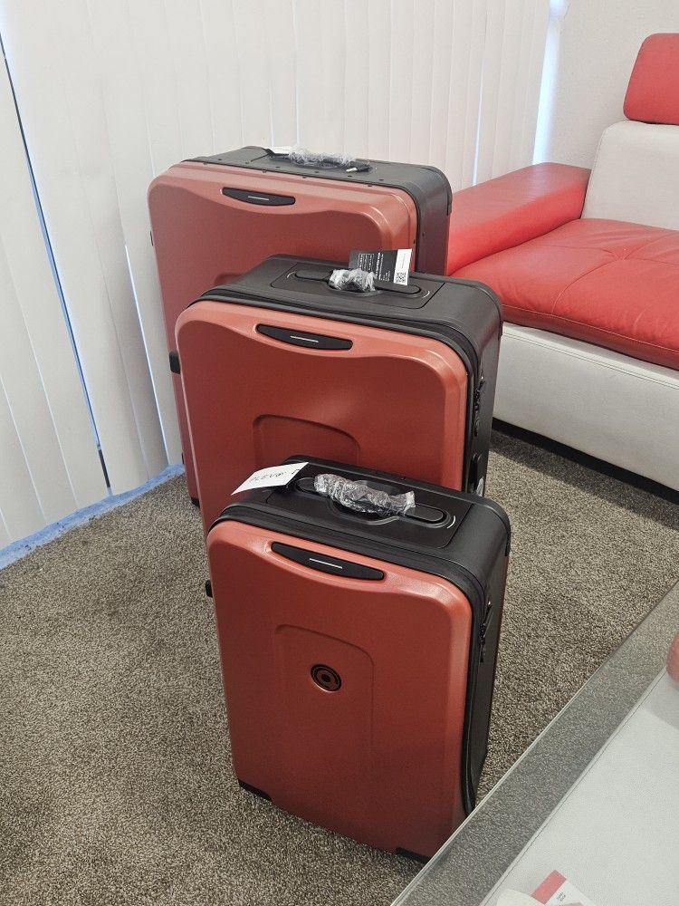 Plevo Smart Suitcase