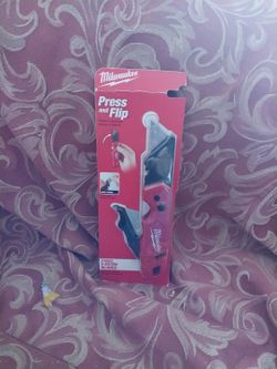 Milwaukee press&flip  utility knife