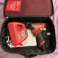 Milwaukee M12 Impact Drill