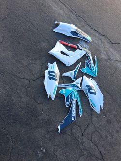 CRF 250 OUTER RACING SKIN ALL NEW READY TO INSTALL
