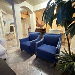 Beautiful Navy blue set of two arm accent chairs in excellent condition
