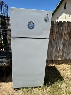 GE top freezer refrigerator