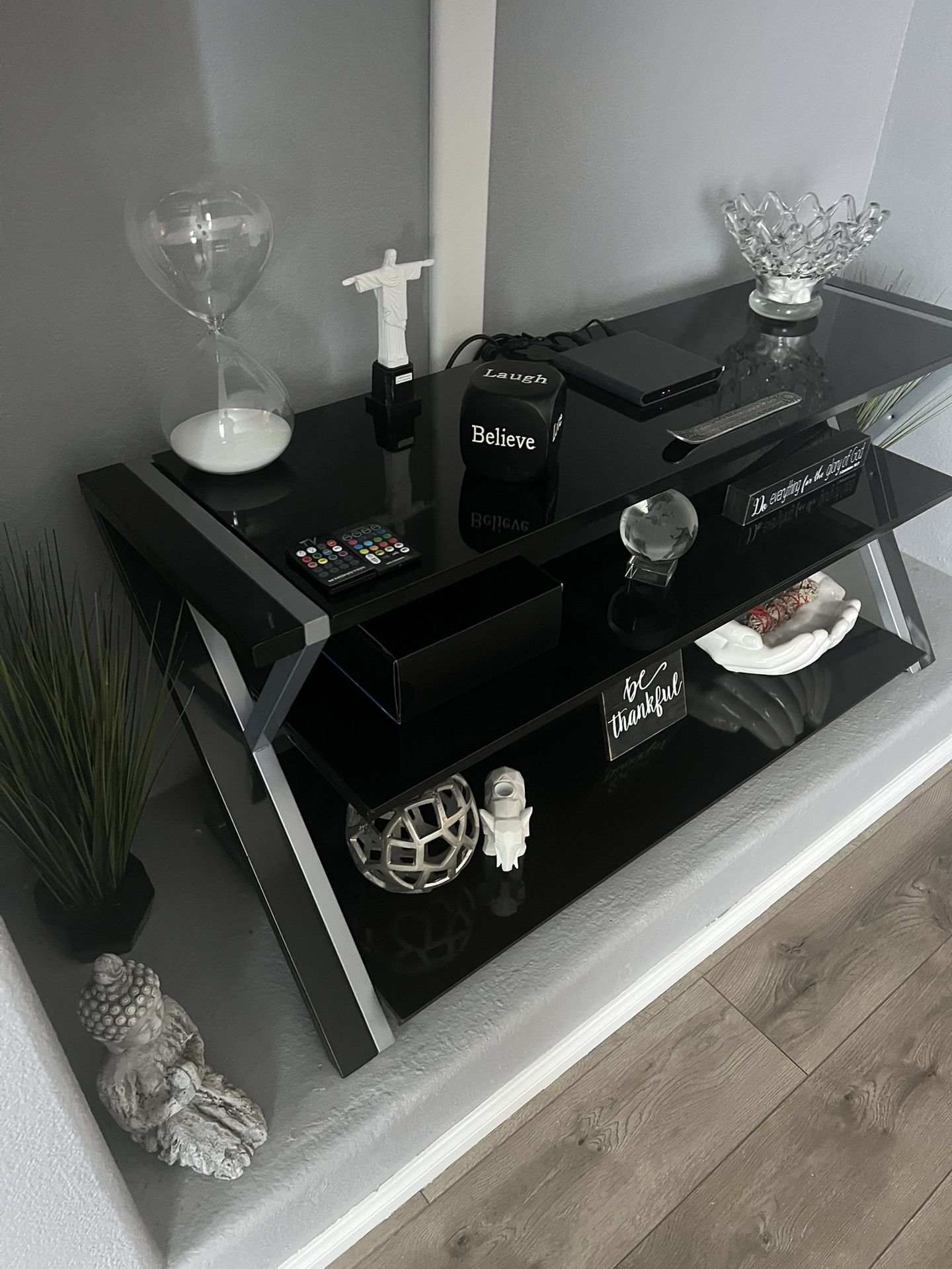 Modern Black Glass TV Stand – Excellent Condition