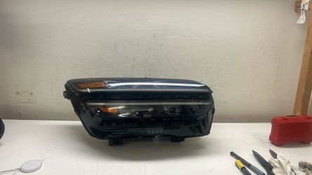 2022-2023 Genesis GV70 right side headlight used OEM FOR PARTS