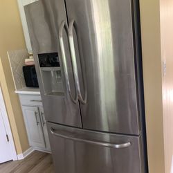 Lightly used Frigidiare Refrigerator 
