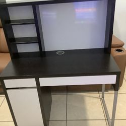 SALE OR TRADE. COMPUTER DESK.   41 x 20 x 55