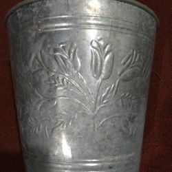 NEW NEVER USED DESIGNER QUALITY Lovely EMBOSSED Metal FLOWER POT 