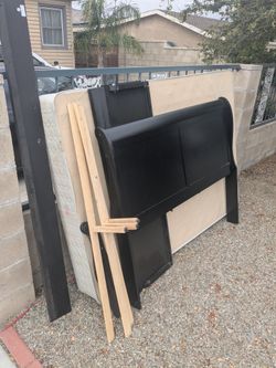 Free bed, queen size