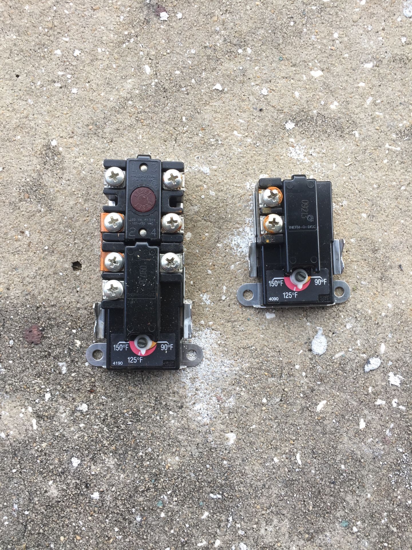A pair of thermostats For Water Heater