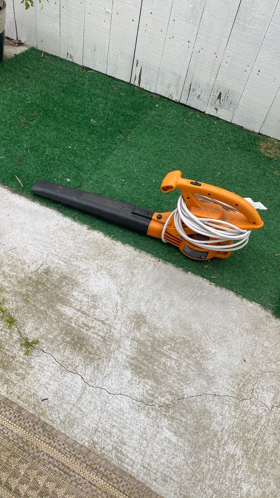 Black & Decker ™️ Leaf Blower